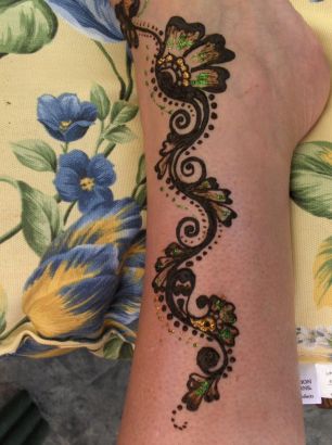 Henna Tat Art On Leg